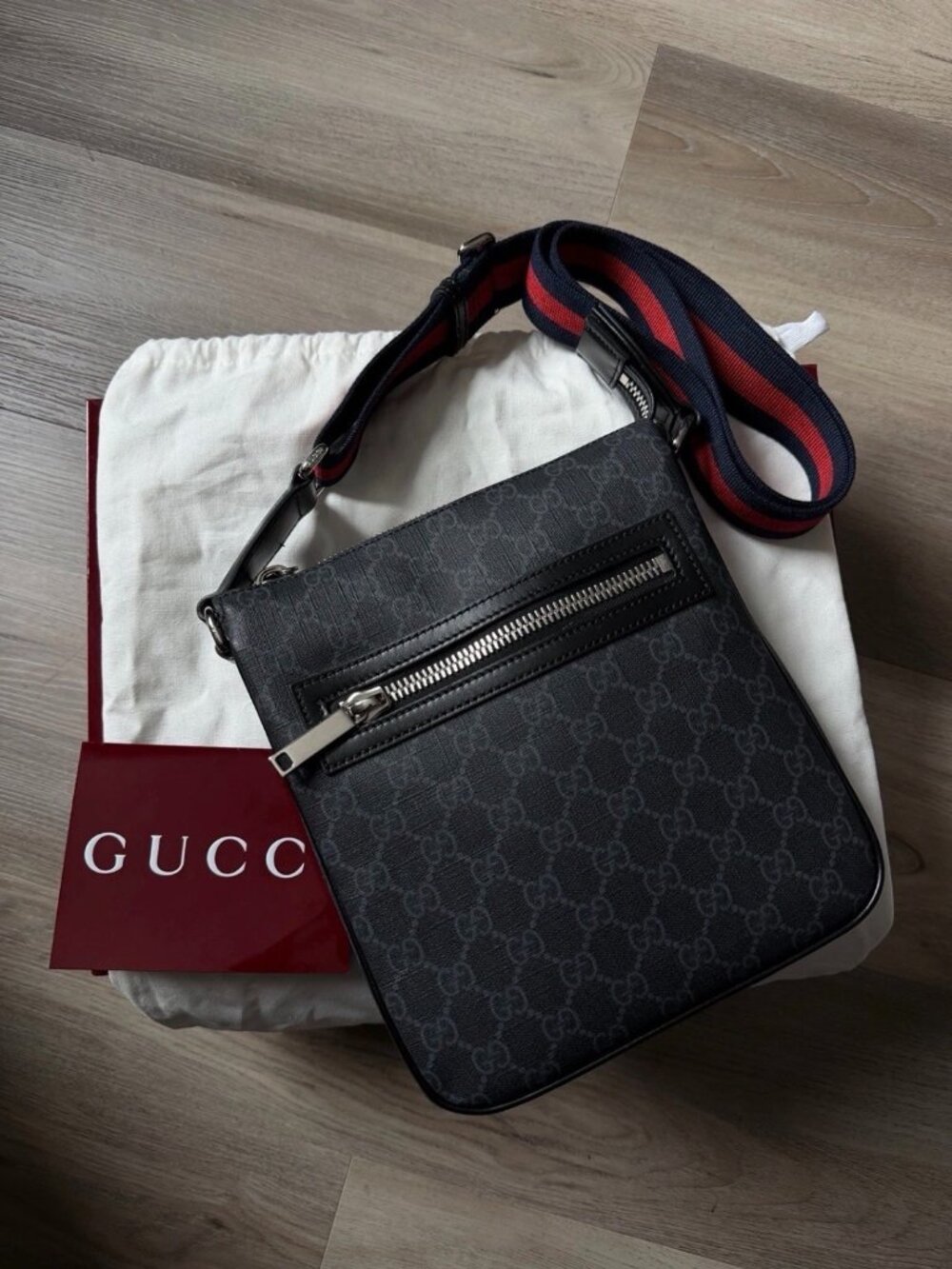 GUCCI GG BLACK SMALL MESSENGER BAG